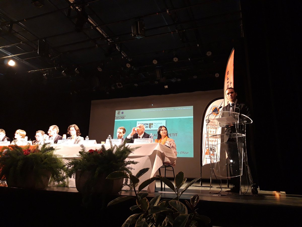 jmzulesi's tweet photo. Les comités communaux feux de forêts🔥 sont essentiels pour la préservation de notre patrimoine 🌳
Je tenais à les remercier une nouvelle fois pour leur engagement à l'occasion de l'AG de l'#ADCCFF13 https://t.co/er1igi59Se