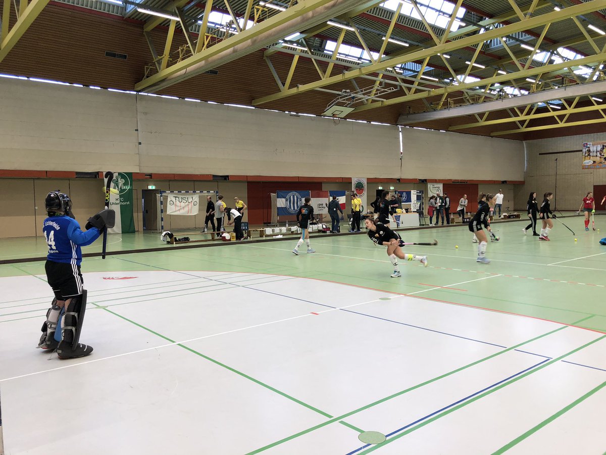 tusligo's tweet photo. Noch wenige Minuten, dann greift auch die WJB ins Geschehen ein. 1. Spiel gegen Gastgeber Crefelder HTC. #TuSLiDM19 https://t.co/x1gETmpXrR