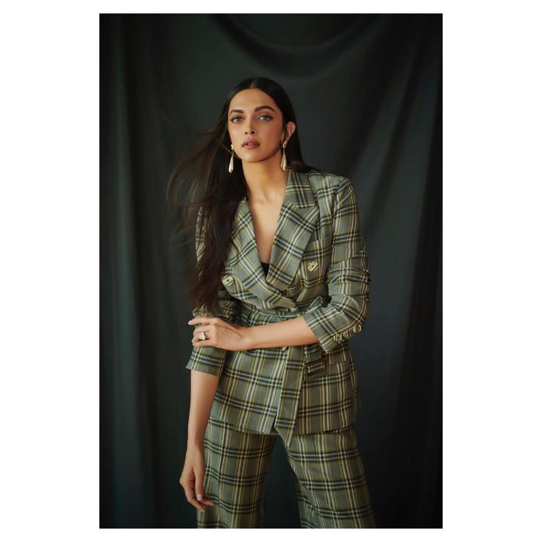 Colors_Cineplex's tweet image. A certified statement-maker! @deepikapadukone

#DeepikaPadukone #statementmaker #gorgeous #Stunning #beautiful #bollywooddiva #bosslady #sexyalert #hotnessalert #Bollywood #bollywoodactress #bollywoodupdates #RishteyCineplex