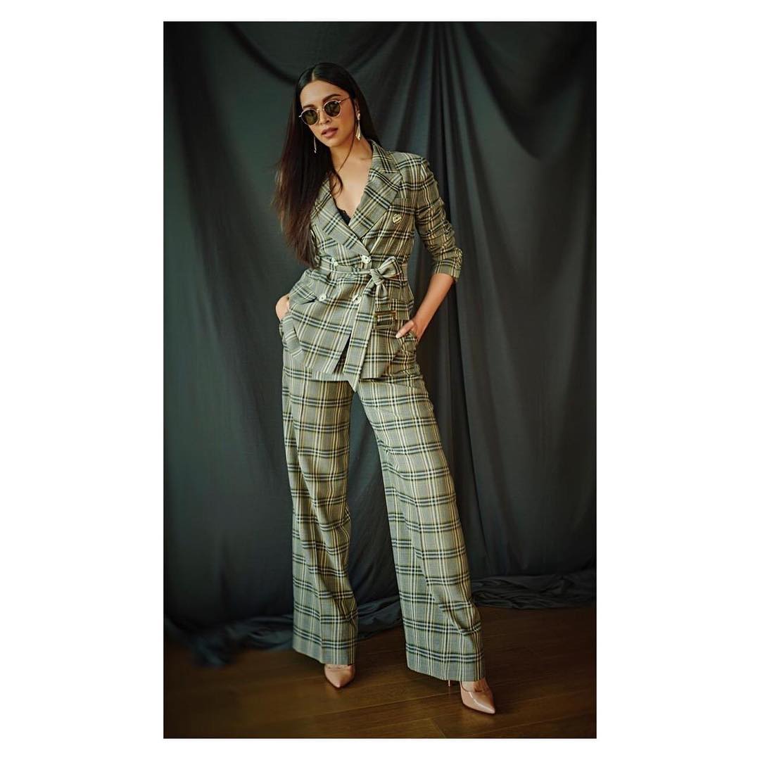 Colors_Cineplex's tweet image. A certified statement-maker! @deepikapadukone

#DeepikaPadukone #statementmaker #gorgeous #Stunning #beautiful #bollywooddiva #bosslady #sexyalert #hotnessalert #Bollywood #bollywoodactress #bollywoodupdates #RishteyCineplex