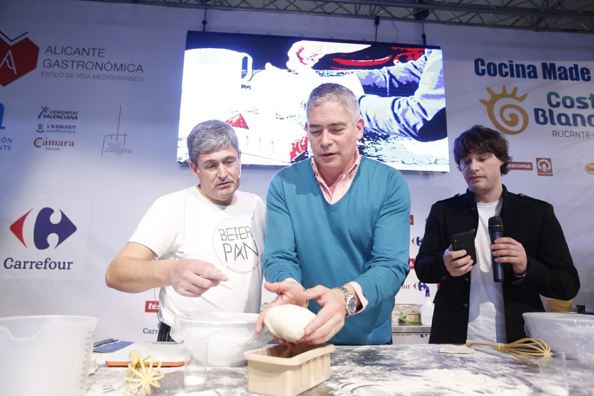 AlicanteGastro1's tweet photo. Se ha hecho la revolución cuando @JordiCruzMas y @Borisizaguirre han metido las manos en las masas de #BetterPan. ¡Un lujo contar con ellos en #AlicanteGastronómica! https://t.co/zTIykqO3J9