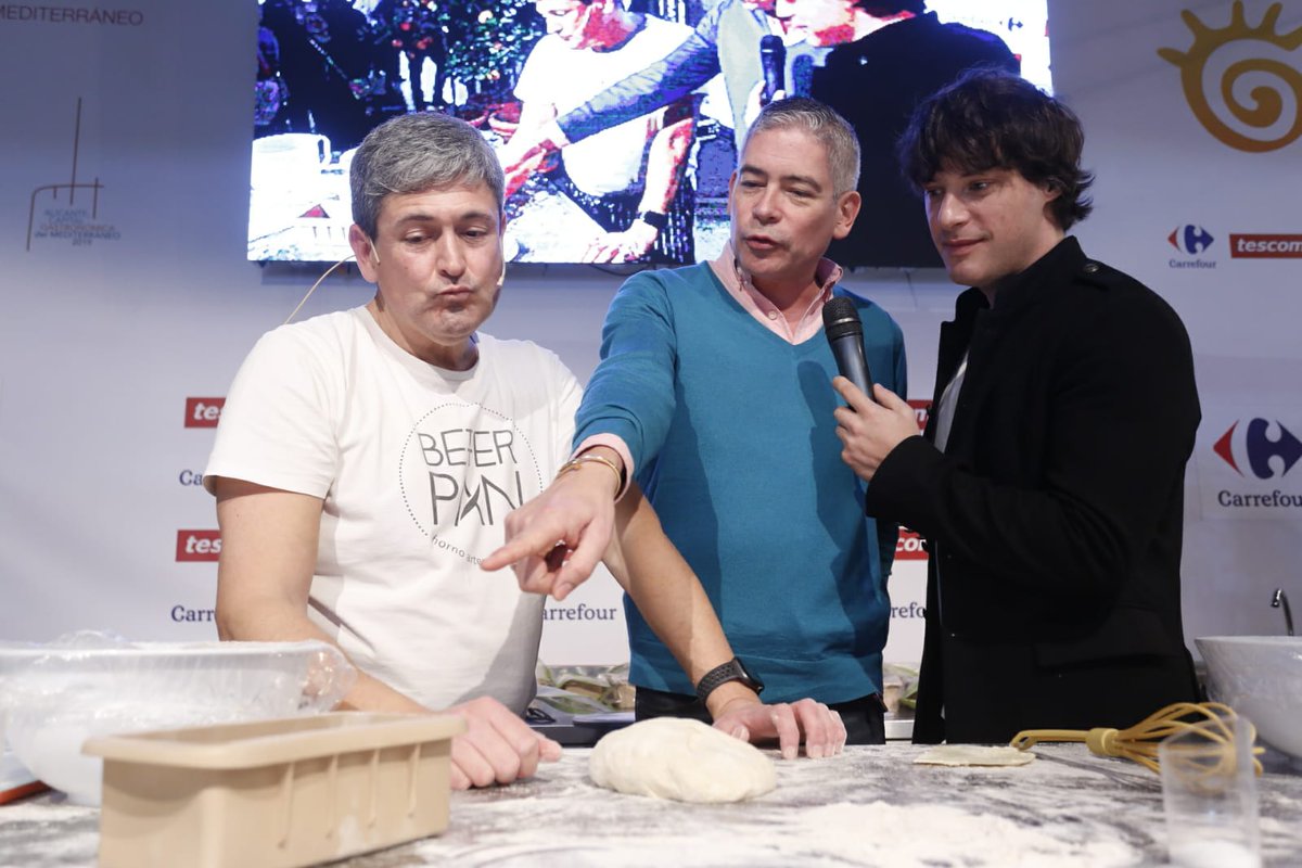 AlicanteGastro1's tweet photo. Se ha hecho la revolución cuando @JordiCruzMas y @Borisizaguirre han metido las manos en las masas de #BetterPan. ¡Un lujo contar con ellos en #AlicanteGastronómica! https://t.co/zTIykqO3J9