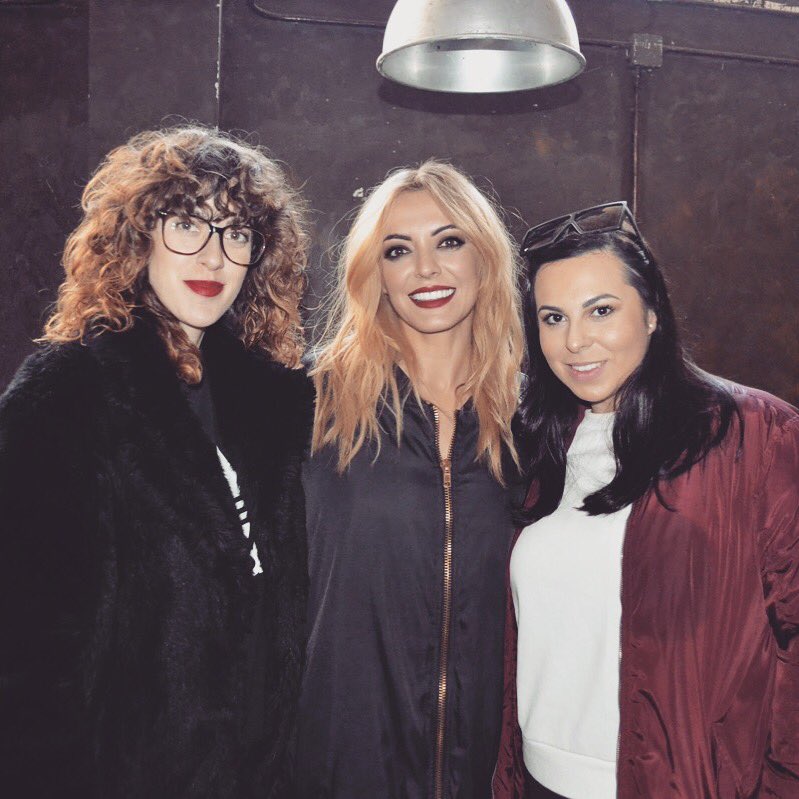 Ayer rodamos el video del que será el primer single de #Merche9 y estoy feliz!! Muchas gracias #RaquelAlvarez por #makeupandhair y #MayteLuengo por su #styling #Merche9 #QueVieneMerche9 #quevienequeviene ❤️❤️❤️