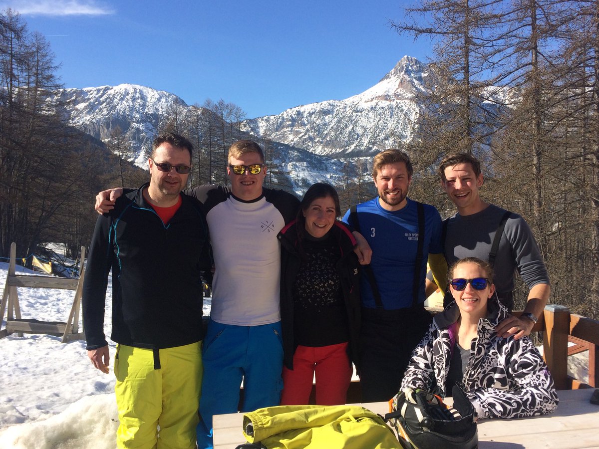 BSSki2015's tweet photo. Staff last morning taking it easy. https://t.co/zvbnc4HvXD