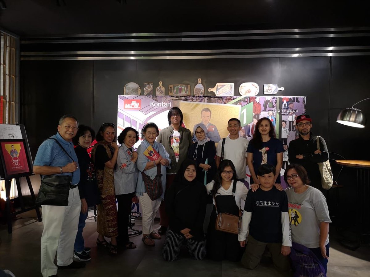 yogaadh's tweet photo. Peluncuran buku #karyaadalahdoa Untuk Nusantara di Gramedia PIM. Keep your friends and families closer. Terima kasih semuanya atas kedatangannya. Terima kasih spesial @kangmaman1965 yang handal menjaga &amp; menunjukkan kelasnya. Dan tim @elexmedia yang helpful #demokreatif #berakar https://t.co/SLaRiCt1vm