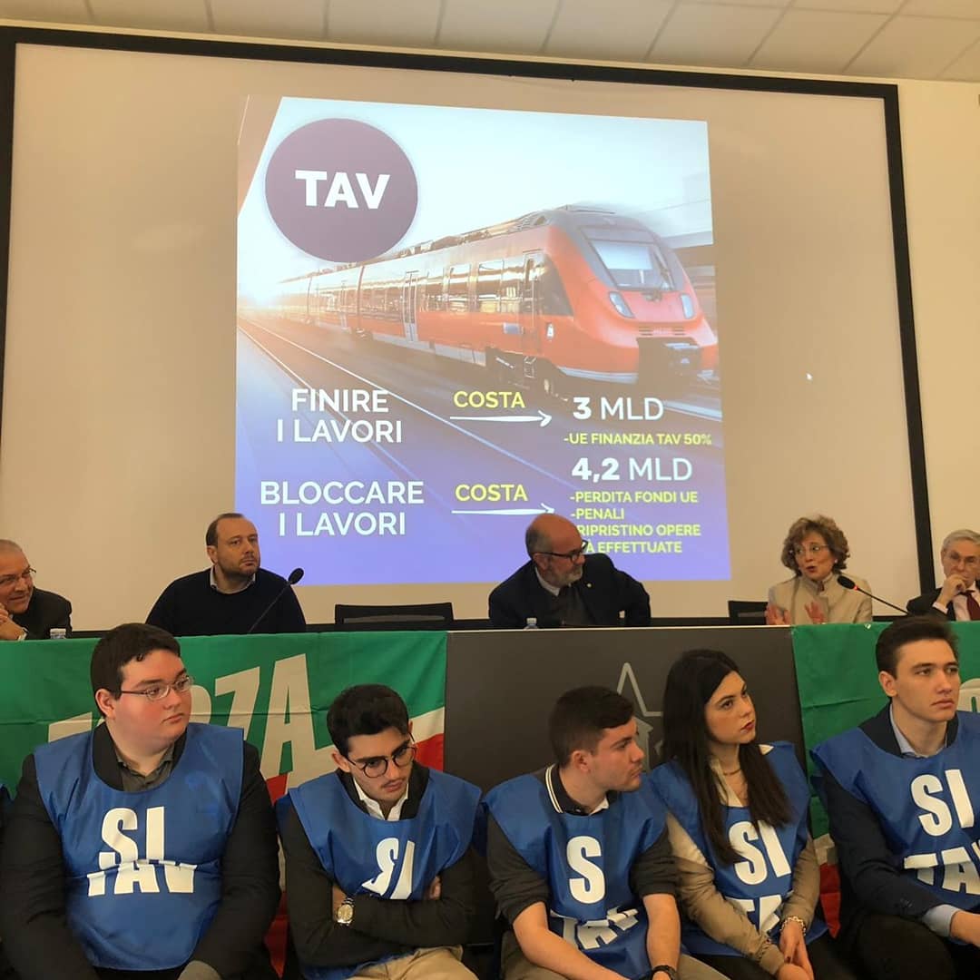 Mauri_Carrara's tweet photo. A Milano per dire #sitav. Mettiamo in cantiere la crescita. #cantierecrescita #ItaliadelSì https://t.co/zJxjxiUtW4