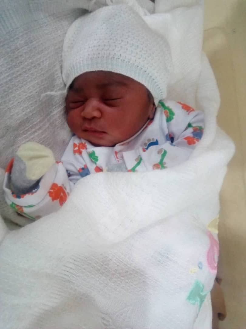Modpal's tweet photo. And my niece said she wants to witness the election too #NigeriaDecides2019 #ElectionDay #electionbaby https://t.co/nPHS2SNQUz