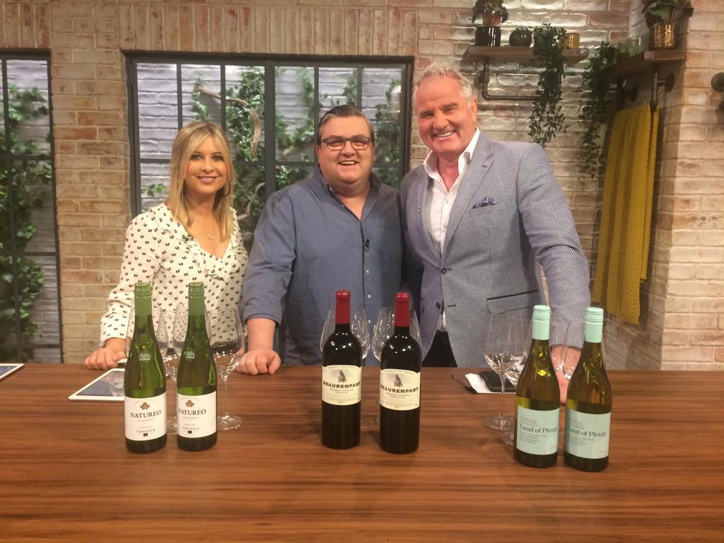 WeekendAMVMTV's tweet photo. With the big match taking place tomorrow, we thought we'd ask someone who knows a thing or two about rugby to pop into us. So, @RealBrentPope joins us next with some of his top picks if you're planning on having a beverage tomorrow afternoon #WeekednAM https://t.co/dJYmFGWjtN