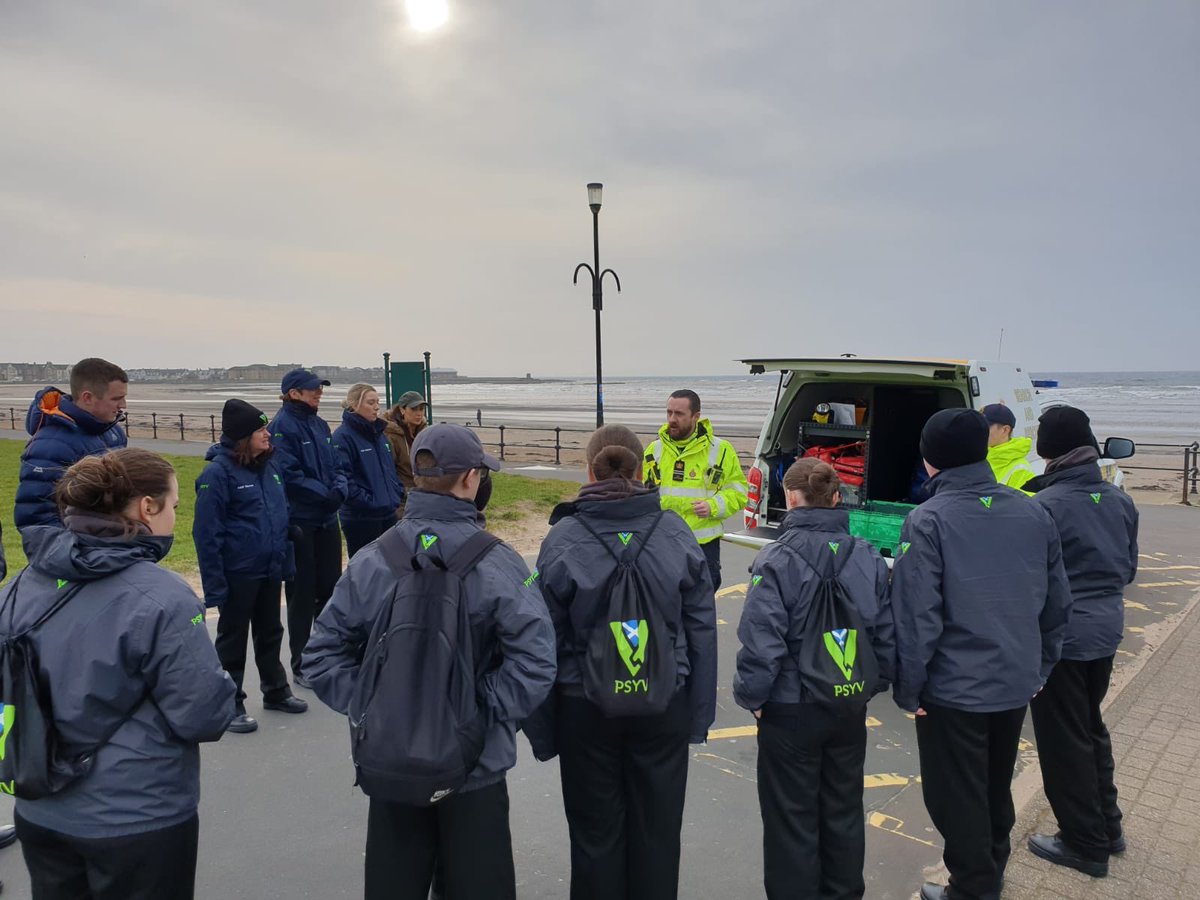 CGA_Kev's tweet photo. Excellent morning in #Ardrossan providing a safety input on maritime flares and ordnance to @AyrshireNPolice @PolScotPSYV ahead of their beach clean event. Well done to everyone taking part π #999Coastguard #BeachCleanSafety #PartnershipWorking https://t.co/UIObQLrSDO