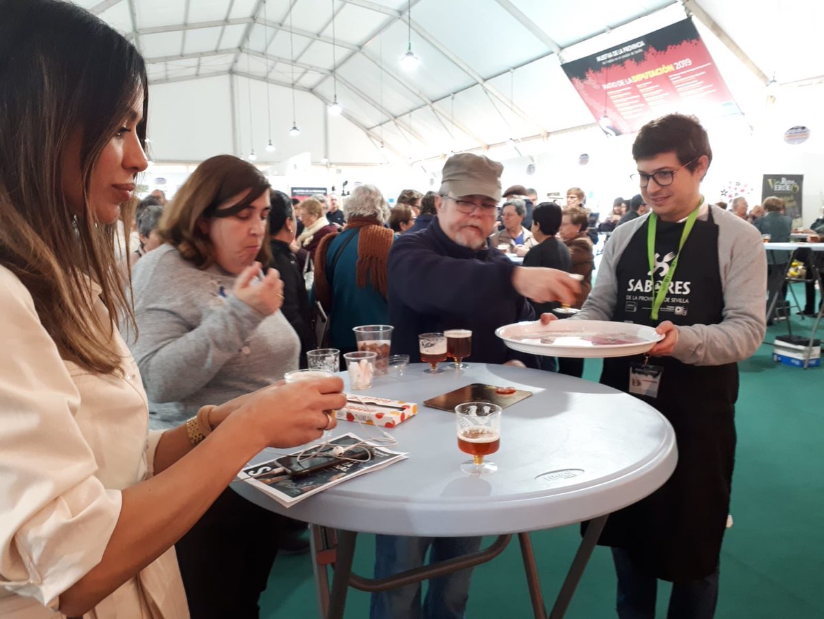 Comienzan los maridajes en la Feria del Aperitivo y la Cerveza Artesanal en el patio d <a href="/DIPUSEVI/">Diputación de Sevilla</a> con <a href="/CervezasMorgual/">Cervezas Mórgual</a> #Espartinas y Embutidos  #elRomeral d #Aznalcóllar <a href="/SalPorSevilla/">Sal Por Sevilla®</a> #SaboresdelaprovinciadeSevilla