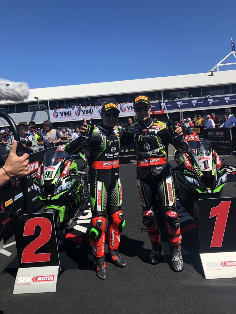 EyewearTy's tweet photo. Always great to see @SPINE_OPTICS ambassador and @QuattroKawasaki #BSB #IOMTT &amp; #NW200 boss #PeteExtance rocking #SpineEyewear on #Eurosport at the @WorldSBK in support of  @realleonhaslam &amp; #Kawasaki #TeamGreen.

Best of luck @realleonhaslam  #AUSWorldSBK🇦🇺
@MIDOExhibition #Mido https://t.co/2cwXMzYCZw