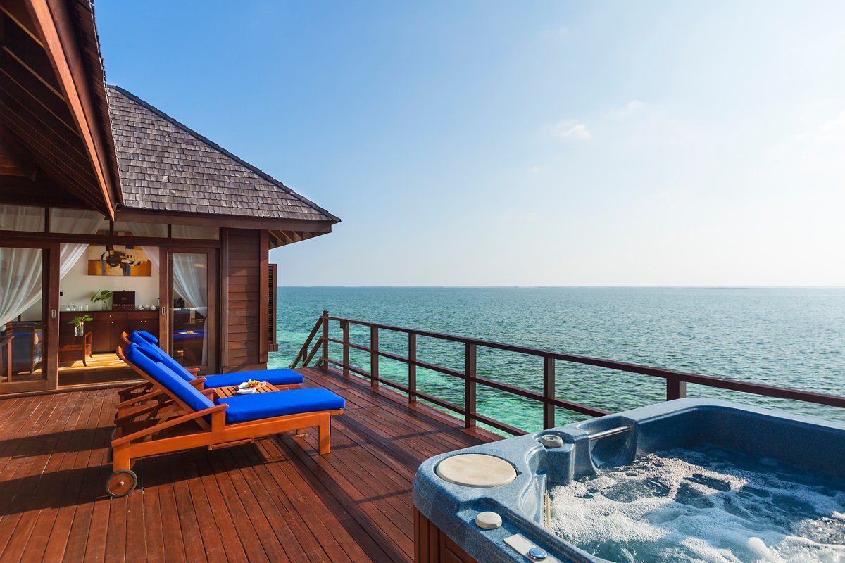 MVTravelHD's tweet photo. Do not miss seeing the sunrise from the sunrise of your private room overlooking the ocean......⛅🌊✨💦☀
..
Don't hesitate to contact us via whats app:
+201000259103 / +201000259104
.
.
#Maldives #Offers 
#Olhuveli #YallaAgazat https://t.co/hQ9CBGGkN9