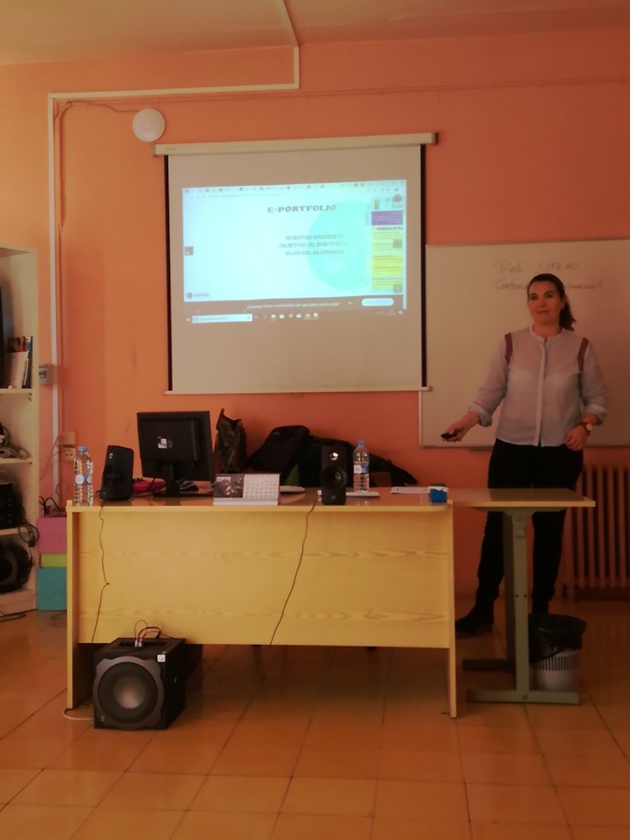plfactory's tweet photo. Gracias a aranzazu y a @CEIPCatalinArag por enseñarnos su enorme trabajo en #educabloggers Su experiencia es motivadora. https://t.co/EaMzHc6vHi