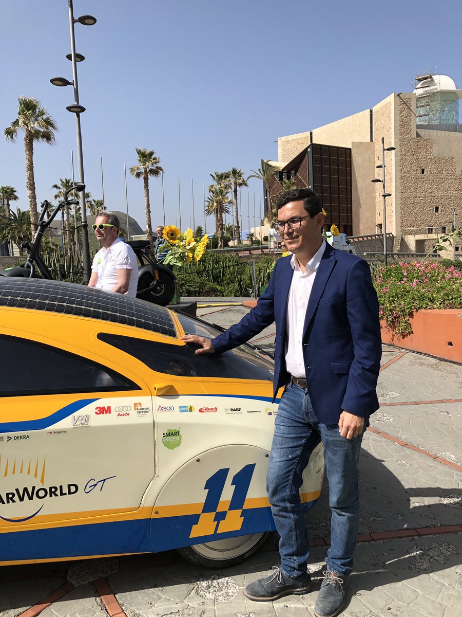 JenReinzZettler's tweet photo. Sonne satt ☀️☀️☀️ für die Solarfahrzeuge auf dem @ITQ_GmbH #Makeathon2019 #smart #green #island Studenten entwickeln Innovationen für #SmartHome #SmartMobility #smartfarming #greenEnergy heute mit prominentem Gast Vize Präsident der Kanaren Pablo Rodríguez #Valido https://t.co/f1ECM5hGNm