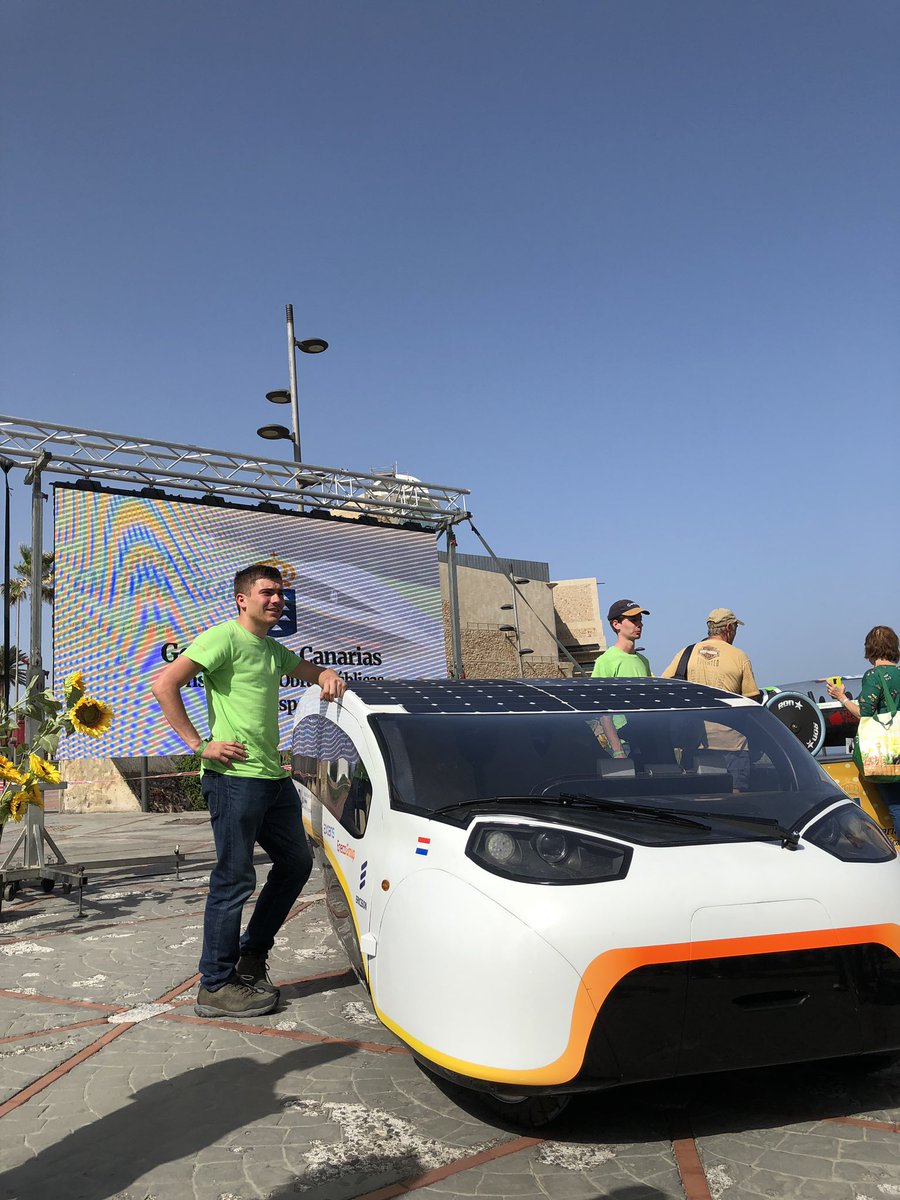 JenReinzZettler's tweet photo. Sonne satt ☀️☀️☀️ für die Solarfahrzeuge auf dem @ITQ_GmbH #Makeathon2019 #smart #green #island Studenten entwickeln Innovationen für #SmartHome #SmartMobility #smartfarming #greenEnergy heute mit prominentem Gast Vize Präsident der Kanaren Pablo Rodríguez #Valido https://t.co/f1ECM5hGNm