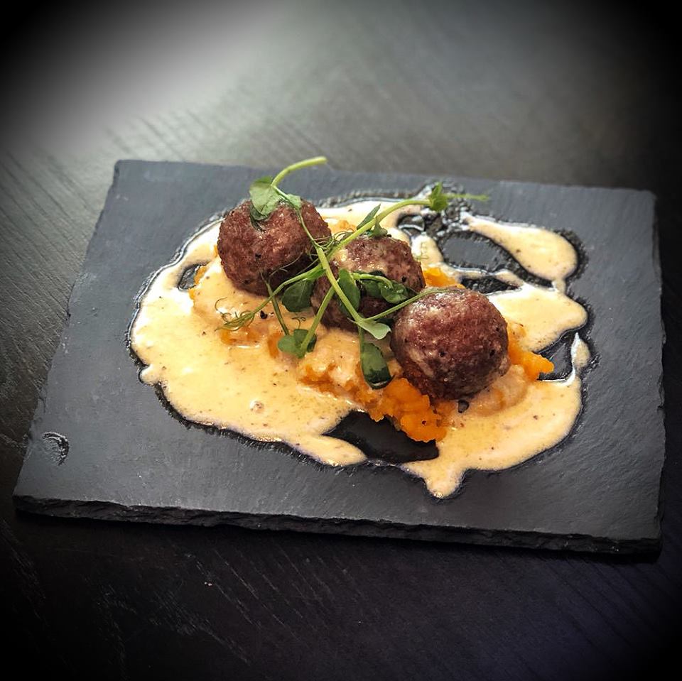 parklandsCC's tweet photo. Haggis fan? Our Haggis Bon Bons are one of our most popular starters. Served with Turnip Puree and Whisky Jus. Delicious. 👌🏻

Book a table by calling 0141 639 9222. https://t.co/wH45tSitUm