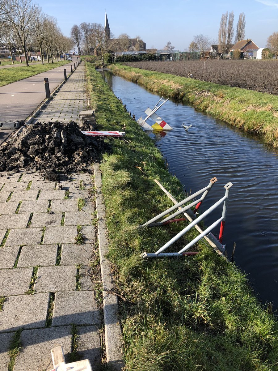 perryveilbrief's tweet image. @KaagenBraassem @PolNieuwkoopKB tussen #oudade en #rijpwetering #vandalisme met burgers weer recht gezet !