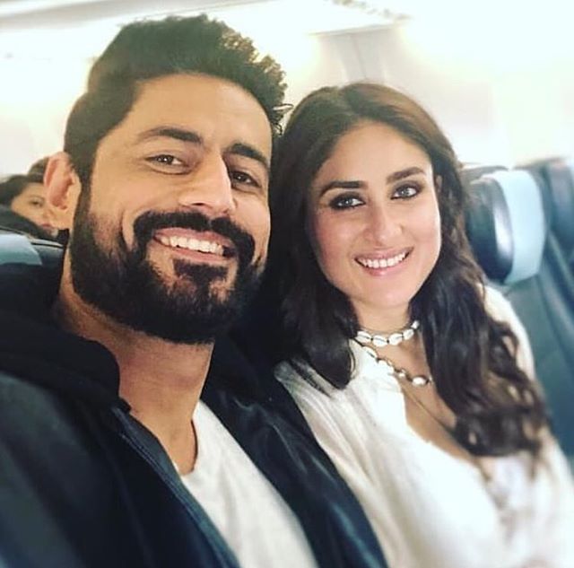 SimplyAminaxx's tweet photo. On the same flight 😱😎 @merainna & Kareena Kapoor 🤓 @simplyaminaxx
.
.
.
#KareenaKapoor #MohitRaina #SimplyAmina #Bollywood #BollywoodBlog #BollywoodGirl #CelebSpotting #BollywoodUpdates #Interviews #BollywoodSpotting #BollywoodActor #StoriesOfIndia … https://t.co/1gNCOfQLgV https://t.co/UMfLDEirAa