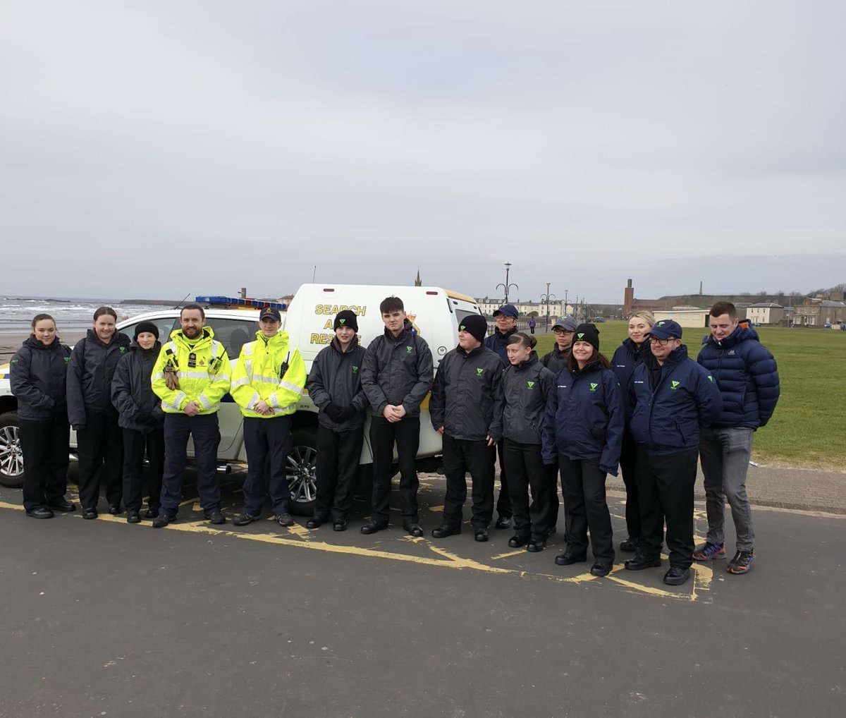 ArdrossanCRT's tweet photo. Team join @AyrshireNPolice @PolScotPSYV in #Ardrossan this morning for a safety input on maritime flares and ordnance ahead of their beach clean event. Read more at: https://t.co/8WkZCzfiX5 #999Coastguard #BeachCleanSafety #WorkingTogether https://t.co/1iQdkvBTQV