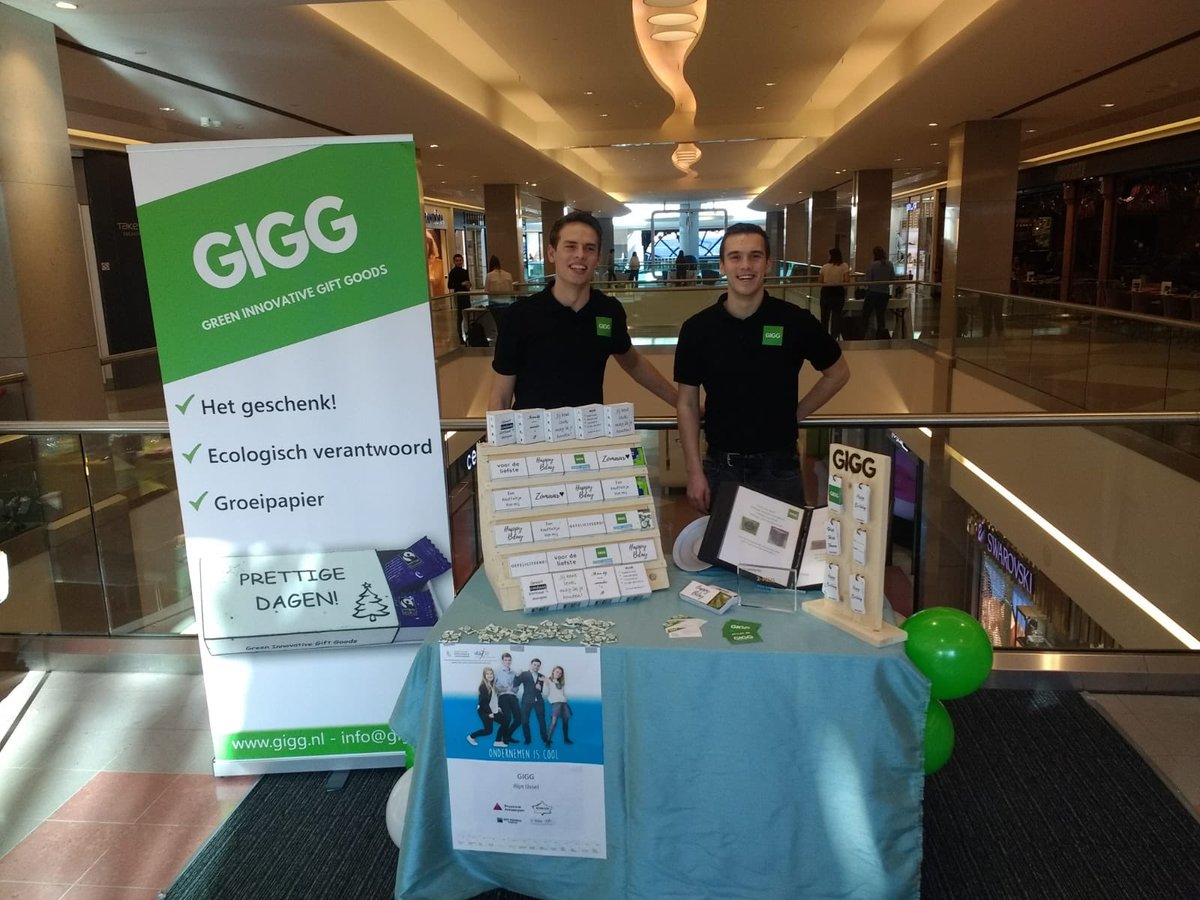 GIGG_Sc's tweet photo. Vandaag staan wij in @WijnegemSC op de @vlajovzw verkoopdag. Hier staan wij met al onze producten. 
@Jong_Ondernemen @RijnIJsselSCs Volg ons alvast om op de hoogte te blijven van ons toekomstig ondernemend succes🙌🏼 https://t.co/B8CoydnHvL