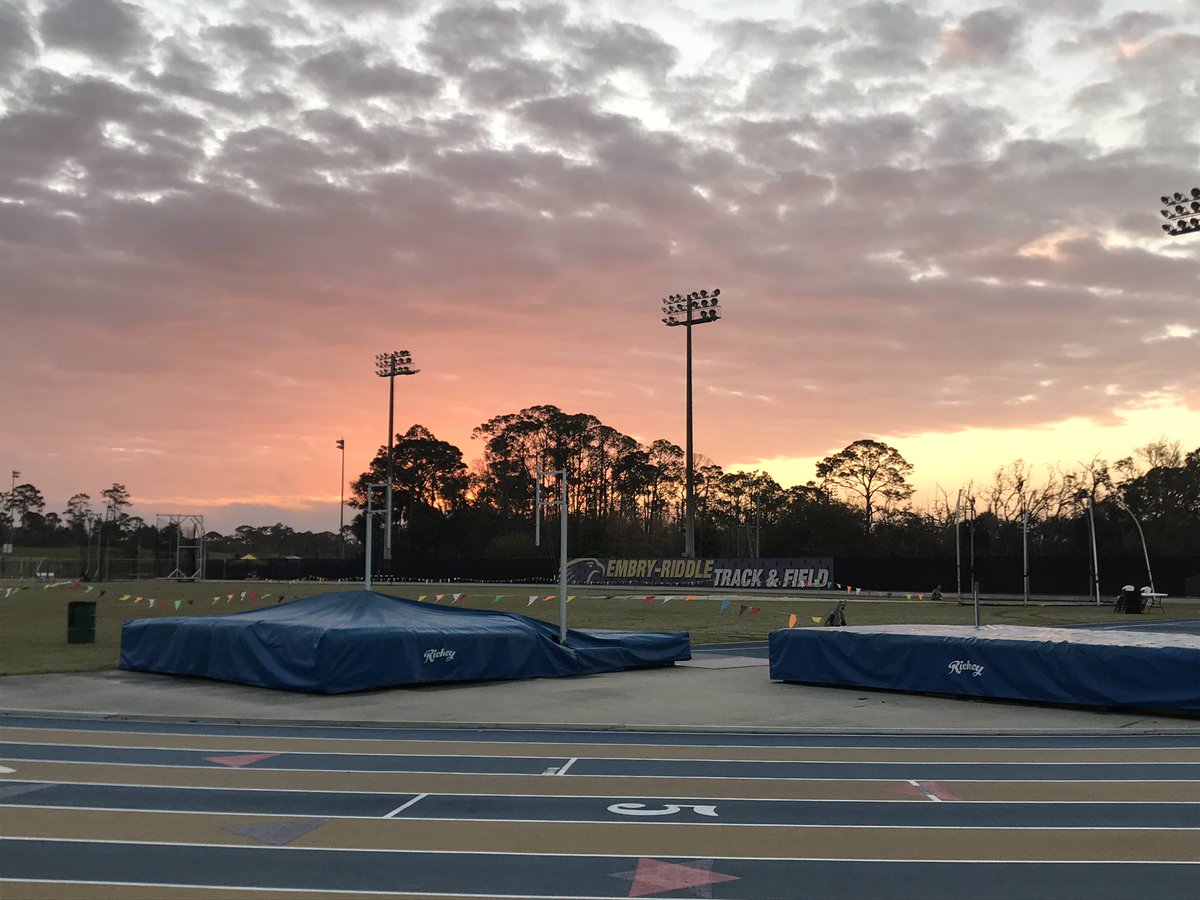 KayBay716's tweet photo. What a way to start off the first outdoor track meet of the year!!!! #atlife #trackandfeels https://t.co/uJQEic1zgz