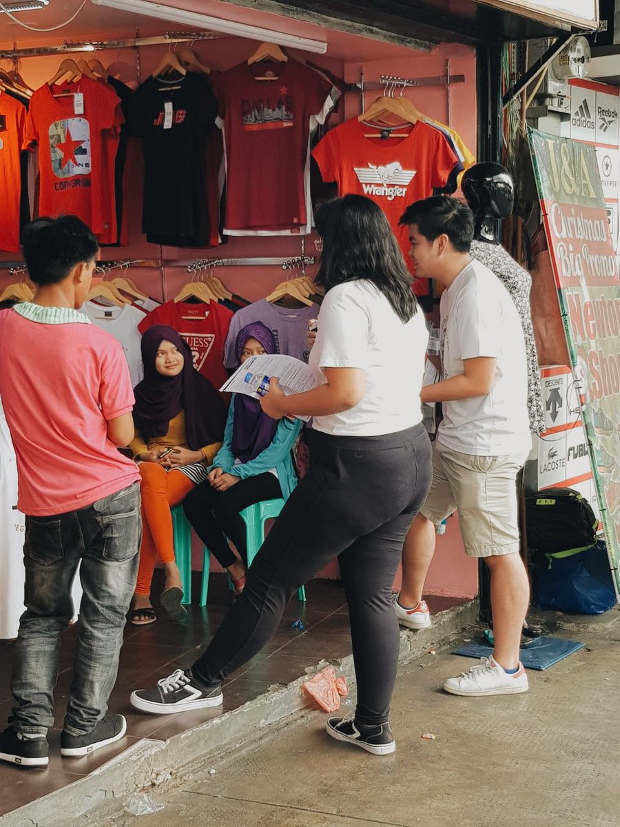 iMPACTPH2019's tweet photo. PAGSASABUHAY NG PEOPLE #POWER2019:
Pakikipag-usap ng @iMPACTPH2019 youth volunteers sa mga kababayan natin para ipakilala ang #OtsoDiretsoSaEDSA, bago tumungo sa PPM.
Sama ka na, tara at #MakinigMatutoKumilos tayo. As the youth, let us make a positive +iMPACT on our nation! https://t.co/HdnfPVs1BT