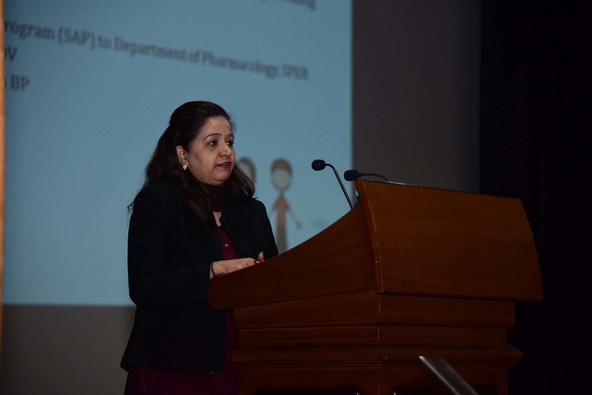 CSIR_CDRI's tweet photo. #DrDivyaVohora #JamiaHamdard in #CTDDR2019 @CSIR_CDRI  
@CSIR_IND @dgcsirIndia @drharshvardhan @IndiaDST @DBTIndia @ScienceNews @BBCScienceNews @PrinSciAdvGoI @ICMRDELHI @VigyanPrasar @PTI_News @PIB_India @DDNewsLive @indianscinews @WHO @indianscinews @BiovoiceNews @indianscinews https://t.co/lq5gSwCGrU