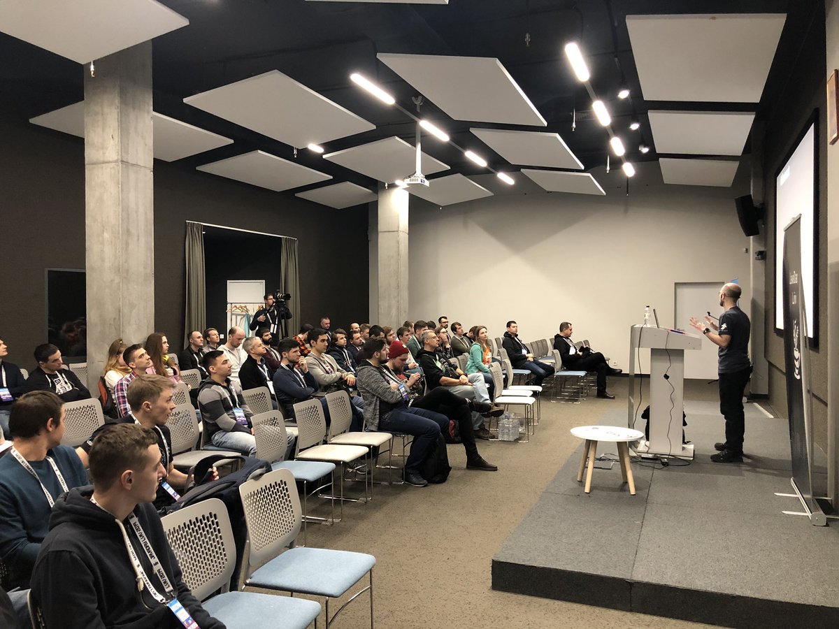Javadaylviv's tweet image. @ilopmar is talking about Micronaut in Action. That’s amazing and useful talk. #javadaylviv #javadaylviv2019 #micronaut with golden sponsors #corevalue #globallogic