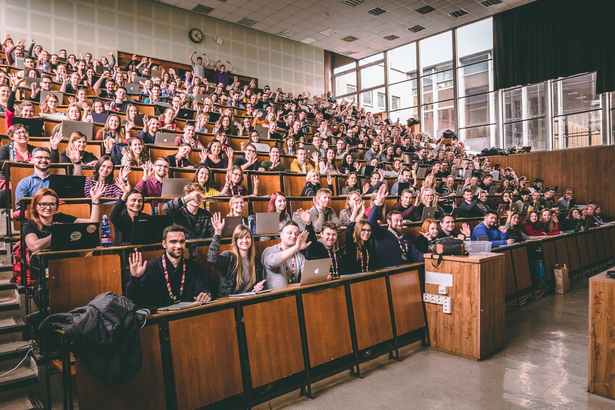 ondrejslama's tweet photo. Největší kurz digitálního marketingu @digisemestr je zpět a (minimálně za mě) čím dál lepší. Kudos všem, kdo na sobě takhle makají o sobotách! #Marketing https://t.co/d9DHJMGPdo