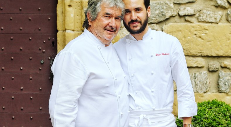 Agri_Gouv's tweet photo. #SIA2019 Tout au long de la semaine, retrouvez les ateliers culinaires sur notre stand @Min_Agriculture 👨‍🍳 Aujourd'hui, on retrouve le chef étoilé @MichelChabran

Son portrait 👉 https://t.co/NvtrIXOJ5D #alimentation https://t.co/GxgJhAhOXY