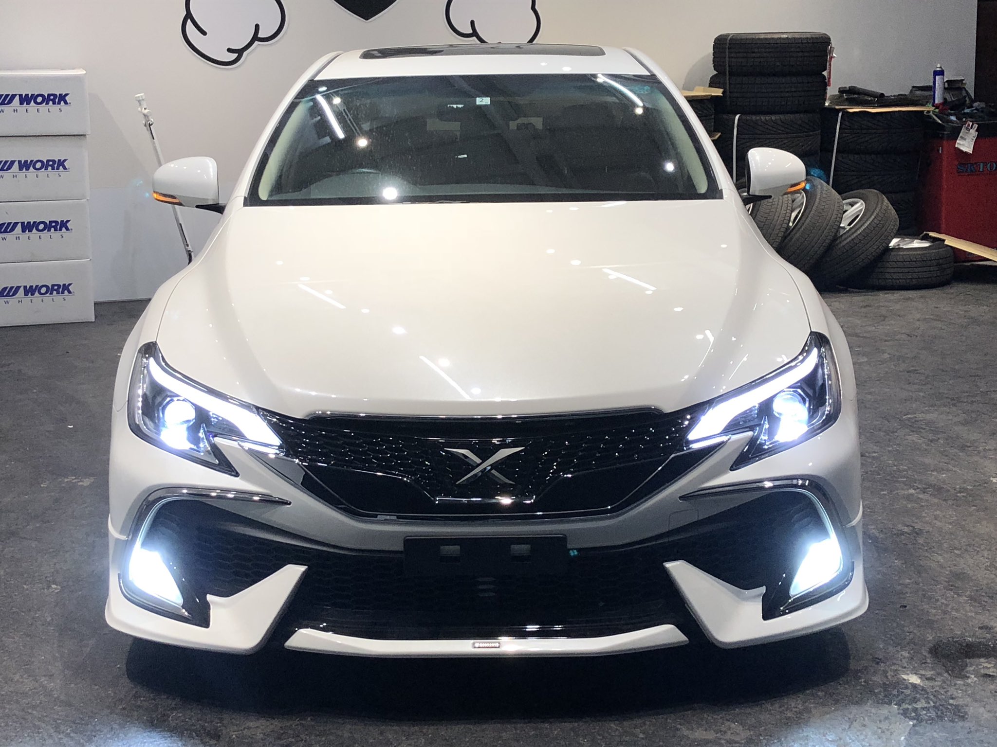 Twitter पर Tism ティーイズム マークx カスタムカー専門店 スポーティーでかっこいい1台が完成致しました サンルーフ付きマークx Rdsジーズカスタム エモーション19awがマッチングしております モデリスタハーフエアロにモデリスタグリルガーニッシュもグッド Twitter पर Tism ティーイズム マークx カスタムカー専門店 スポーティーでかっこいい1台が完成致しました サンルーフ付きマークx Rdsジーズカスタム エモーション19awがマッチングしております モデリスタハーフエアロにモデリスタグリルガーニッシュもグッド