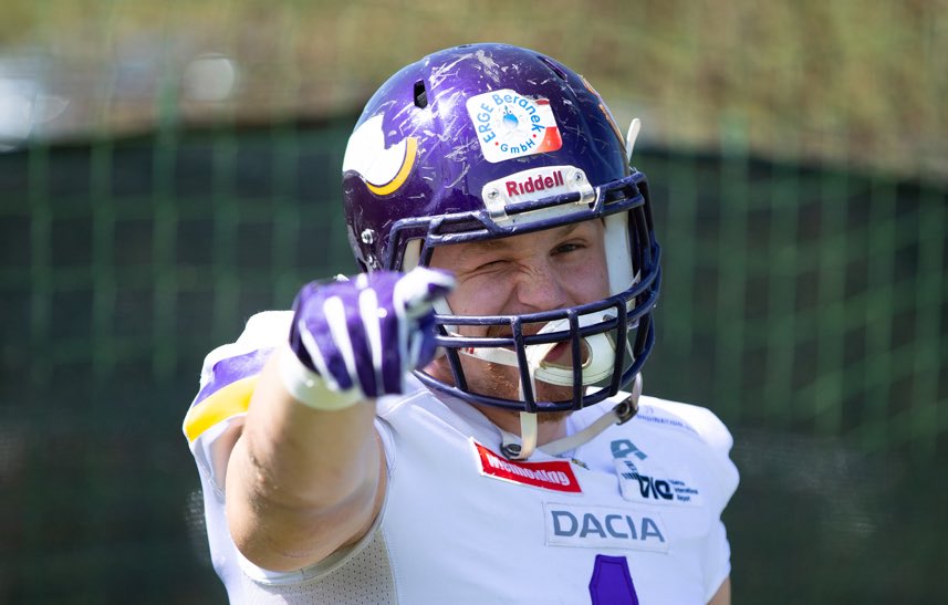 We see YOU at Hohe Warte in 3 weeks!
🏈 #DaciaVikings vs. BlackPanthers
📆 16. März 2019
⏰ Kickoff 16 Uhr
🏟 Stadion Hohe Warte
👉🏼 Tickets auf wien-ticket.at 💜💪🏽🏈
#BleedPurple #BeThere #AFL #SeasonOpener #HomeOpener #Vamily