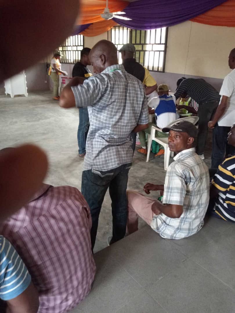 IamTheTownCrier's tweet photo. #NigeriaDecides2019 Idongesit Ituen, an @OfficialAPCNg chieftain, stormed Unit 1, ward 8 in Itu LGA. IKOT EKANG, in Akwa Ibom State, with armed men and hijacked the materials, abducted the corpers and @inecnigeria staff. @PoliceNG and other relevant agencies, take note https://t.co/qJ25cC5rCM