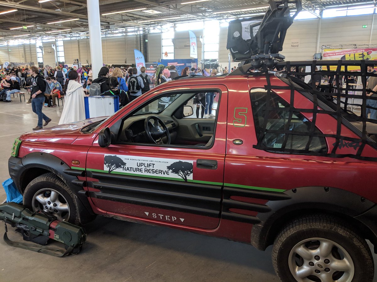 The <a href="/405thEuropean/">405th European</a> have massive booth <a href="/EpicCon_de/">EpicCon</a> 💚💚💚