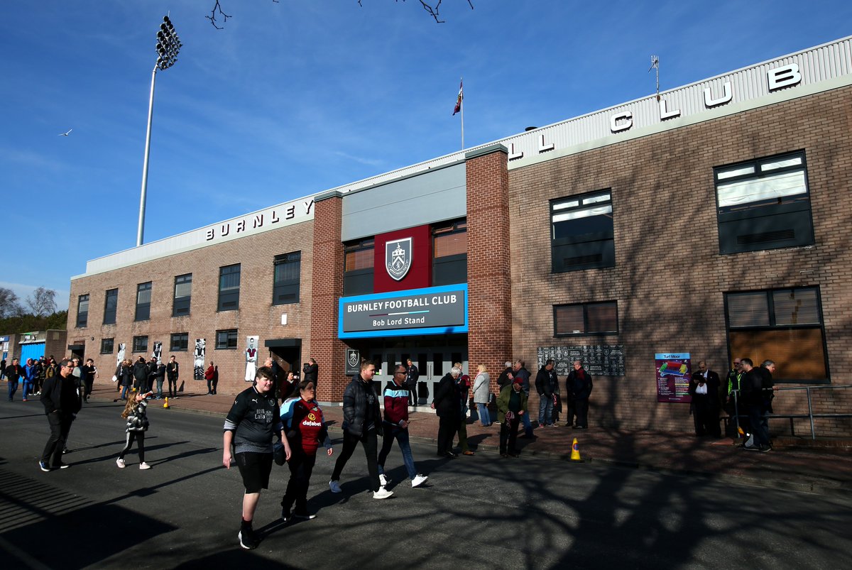 premierleague's tweet photo. @BurnleyOfficial @petercrouch Almost time... 

#BURTOT https://t.co/yzIRL7YlF9
