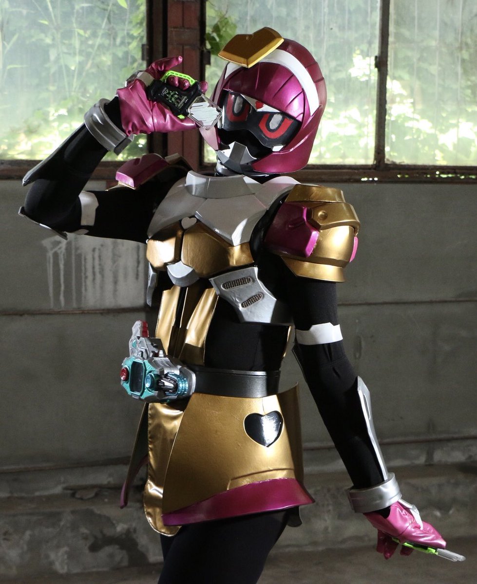 きりゅ サーベラ製作中 近年のはポッピーかなぁ マスク作り直しなど衣装面でも本気でやった でもまだ直したい 着た時はまず素顔は絶対出さぬよう内マスク着用や コミケ規約によるマスクオフ移動のためだけに明日那ウィッグメイク マスクをしてキャラ