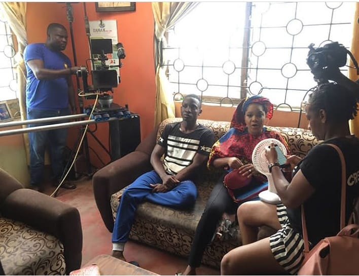 genesiscinemas's tweet photo. #see🎞️ exclusive photos from the Making of the movie Nimbe
#swipe📲
#comingsoon🎬 March 29th
#Nimbe” is the story of a teenager suffering from parental negligence, constantly being bullied by his peers.
🎦#genesisdistribution
🎬#genesiscimemas
#Nimbe🎥
#NigeriaDecides2019
#Movie https://t.co/BMsXYpWKwl