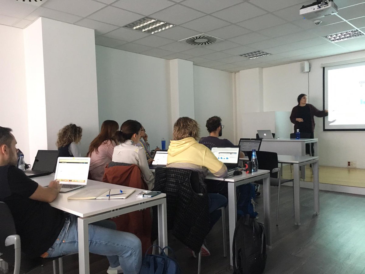 lin3s's tweet photo. Este sábado nuestras compañeras @ainizeMB y @azahara_af han dado comienzo a la formación que constará de 3 sesiones sobre Social Ads en el Máster en Marketing Digital de @MUnibertsitatea #SocialAds #SocialMediaMarketing https://t.co/pjPTRRqkRN
