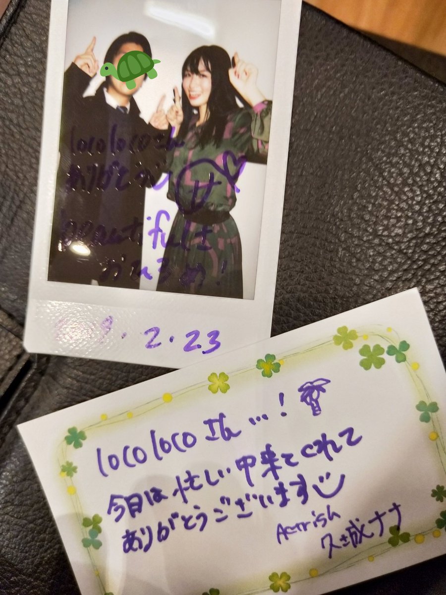 写真の笑顔苦手すぎて顔隠す 写真の笑顔苦手すぎて顔隠す