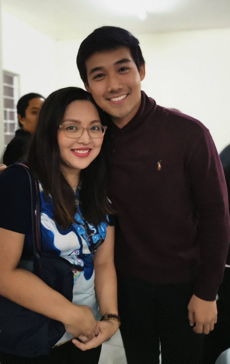 Hi Boyet! Nakakatawa si Matti naamaze siya makita si Ken Chan. tinanong pa sakin nasan daw si Aubrey! 
PS. Cinrop ko na talaga braso ko kaso jubis ako.  Okay na? 😂