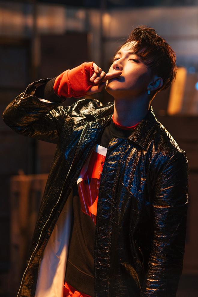 Vpop_On's tweet photo. [#PHOTOSHOOT] Fotos promocionais do Sơn Thạch para o comeback Thật Xa Thật Gần (#TXTG)

_

#SơnThạch #SonThach #ST #VPOP #Comeback #VietnamesePop https://t.co/d2hhyOGdR7