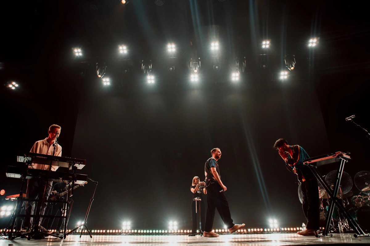 Phum Viphurit tweet media