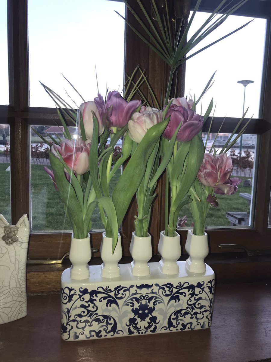 MonicavanZeijl's tweet photo. #tulpen & #vaas = #tulpenvaas π #bloemenhoudenvanmensen β€οΈβ€οΈβ€οΈ #lelies gezelligggggg!! https://t.co/aX203vxi5z