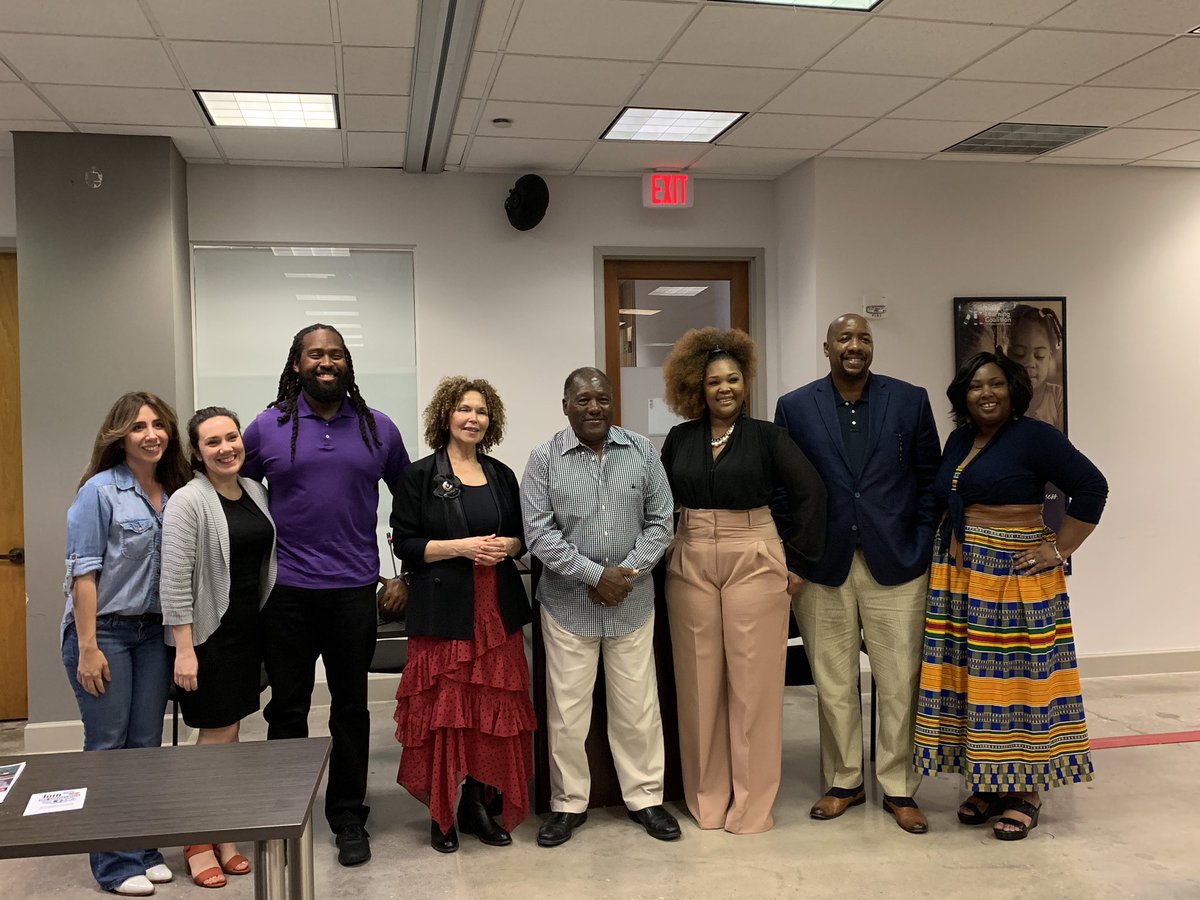 TbeUnfiltered's tweet photo. Thank you @ELCMDM for having such a wonderful panel discussion, yesterday, on #FoodsoftheGreatMigration with Dr. @MarvinDunn4, Dr. Luther Brewster, @Mrs_Ernisha, and @HungryBlackMan1. #elctalks https://t.co/zVODkUgtqX