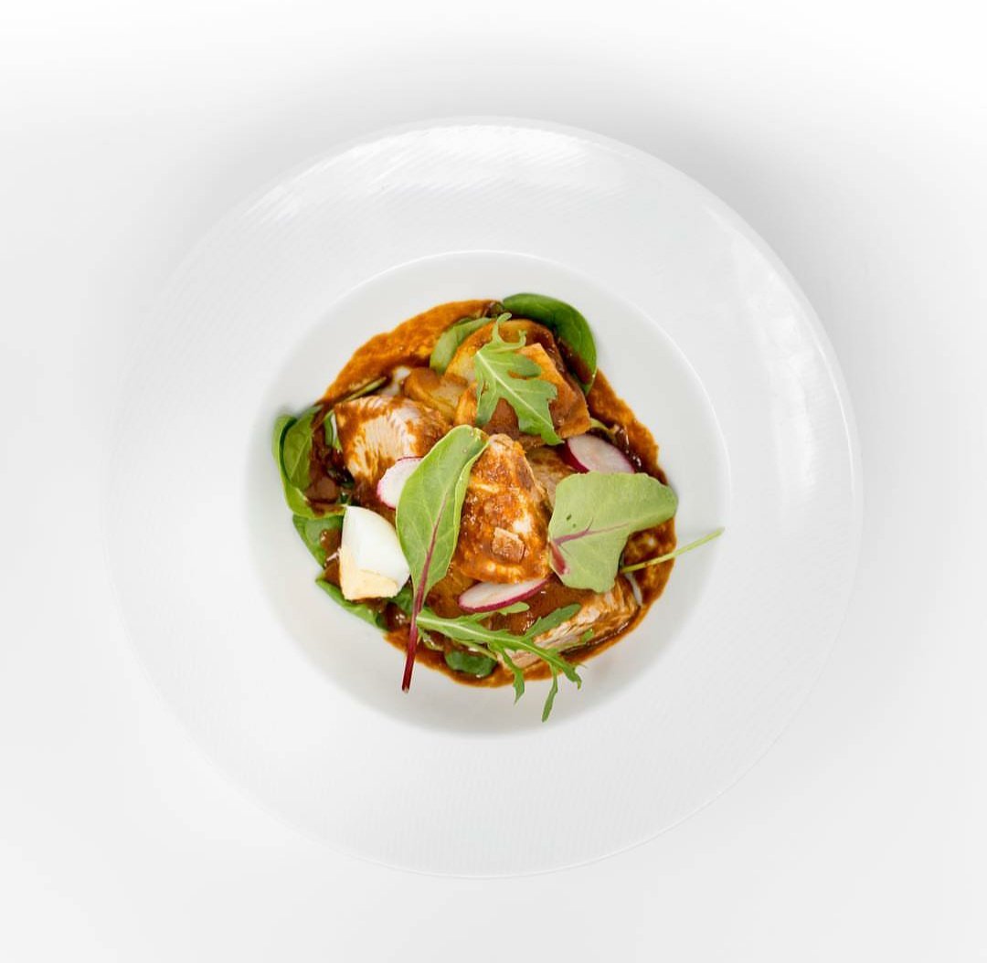 Ensalada de patatas, atún, huevo y mojo rojo. Y te la puedes cenar hoy.