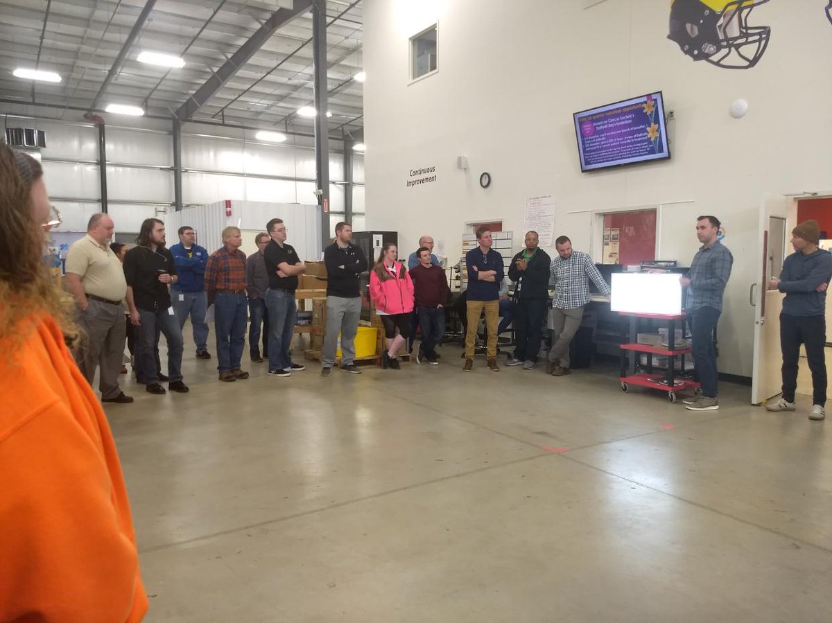 VISTAManufactu1's tweet photo. TGIF at VISTA! What a great way to end the week...celebrating product launches and DQ Dilly Bars! Together For One.

#tgif #teamwork #productlaunch #led #ledlighting #dq #icecream #celebrate #recongnition #employeeappreciation #togetherforone https://t.co/Amv9M0Tr2z