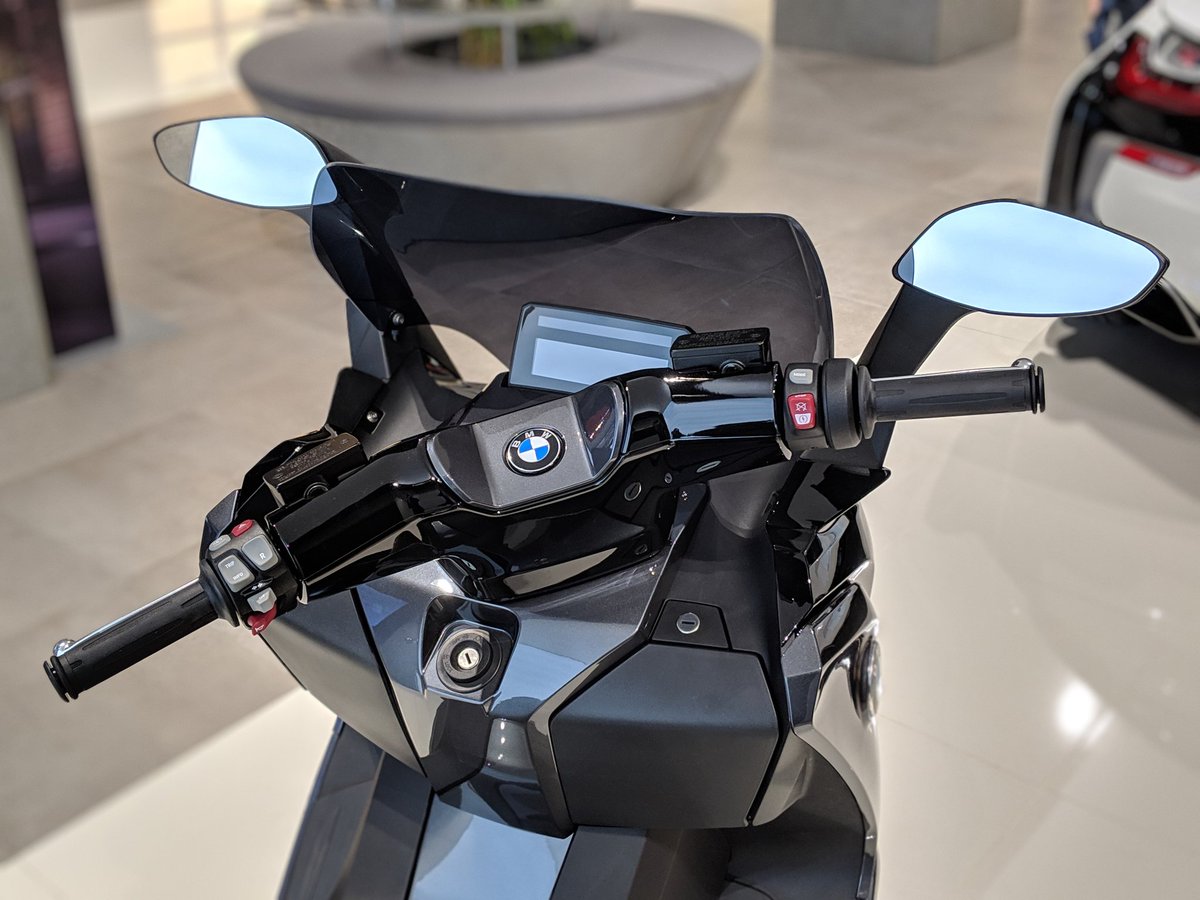 EVEC_MK's tweet image. We're currently showing off the BMW C Evolution Maxi Scooter! With a 0-60 time in just over 2 seconds, this is definitely something to take a look at this weekend! 🏍️⚡ 

#CEvolution #ElectricScooter #ZeroEmissions