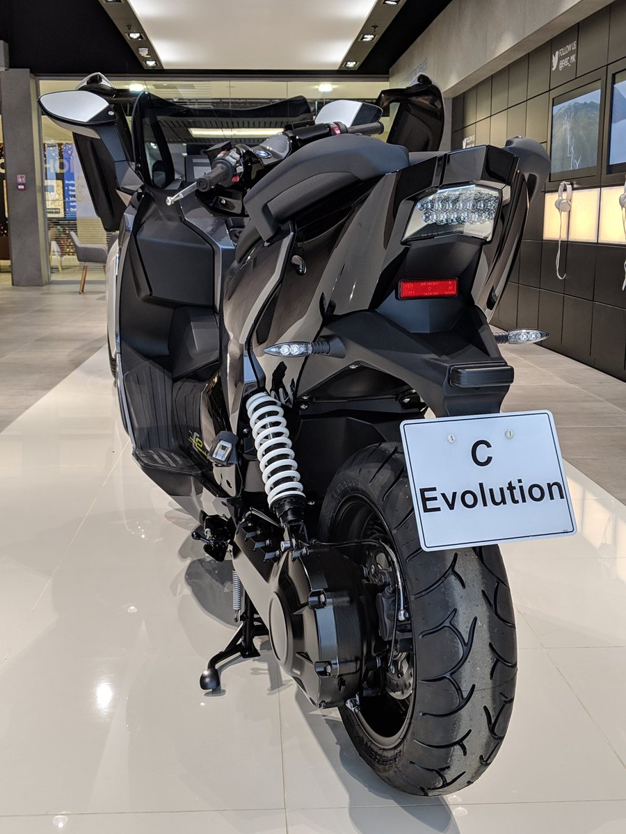 EVEC_MK's tweet image. We're currently showing off the BMW C Evolution Maxi Scooter! With a 0-60 time in just over 2 seconds, this is definitely something to take a look at this weekend! 🏍️⚡ 

#CEvolution #ElectricScooter #ZeroEmissions