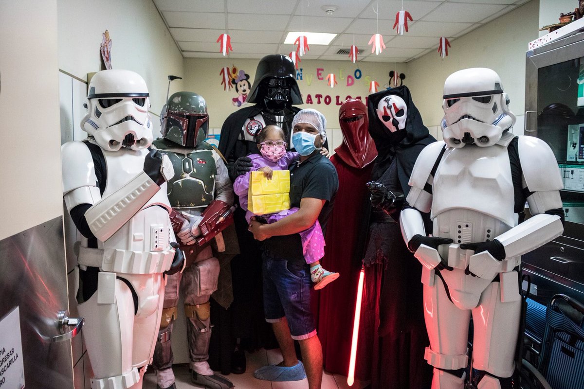 TFE501st's tweet photo. Darth Nihilus, (SL-30370) and other members of #GarrisonPeru, visited children hospitalized at @insnsb_ .  Some if these troopers also donated blood while they were there to help save lives. Well done! 

#501st #BadGuysDoingGood #MoreThanLegends #StarWars @501stLegion https://t.co/TFv5cL66wQ