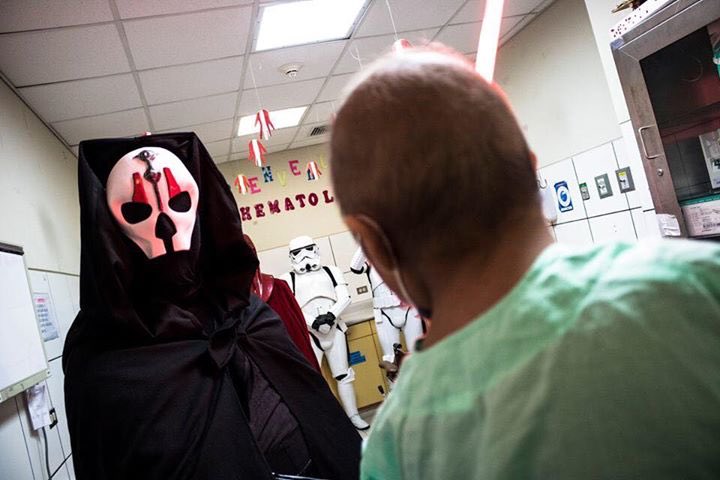 TFE501st's tweet photo. Darth Nihilus, (SL-30370) and other members of #GarrisonPeru, visited children hospitalized at @insnsb_ .  Some if these troopers also donated blood while they were there to help save lives. Well done! 

#501st #BadGuysDoingGood #MoreThanLegends #StarWars @501stLegion https://t.co/TFv5cL66wQ